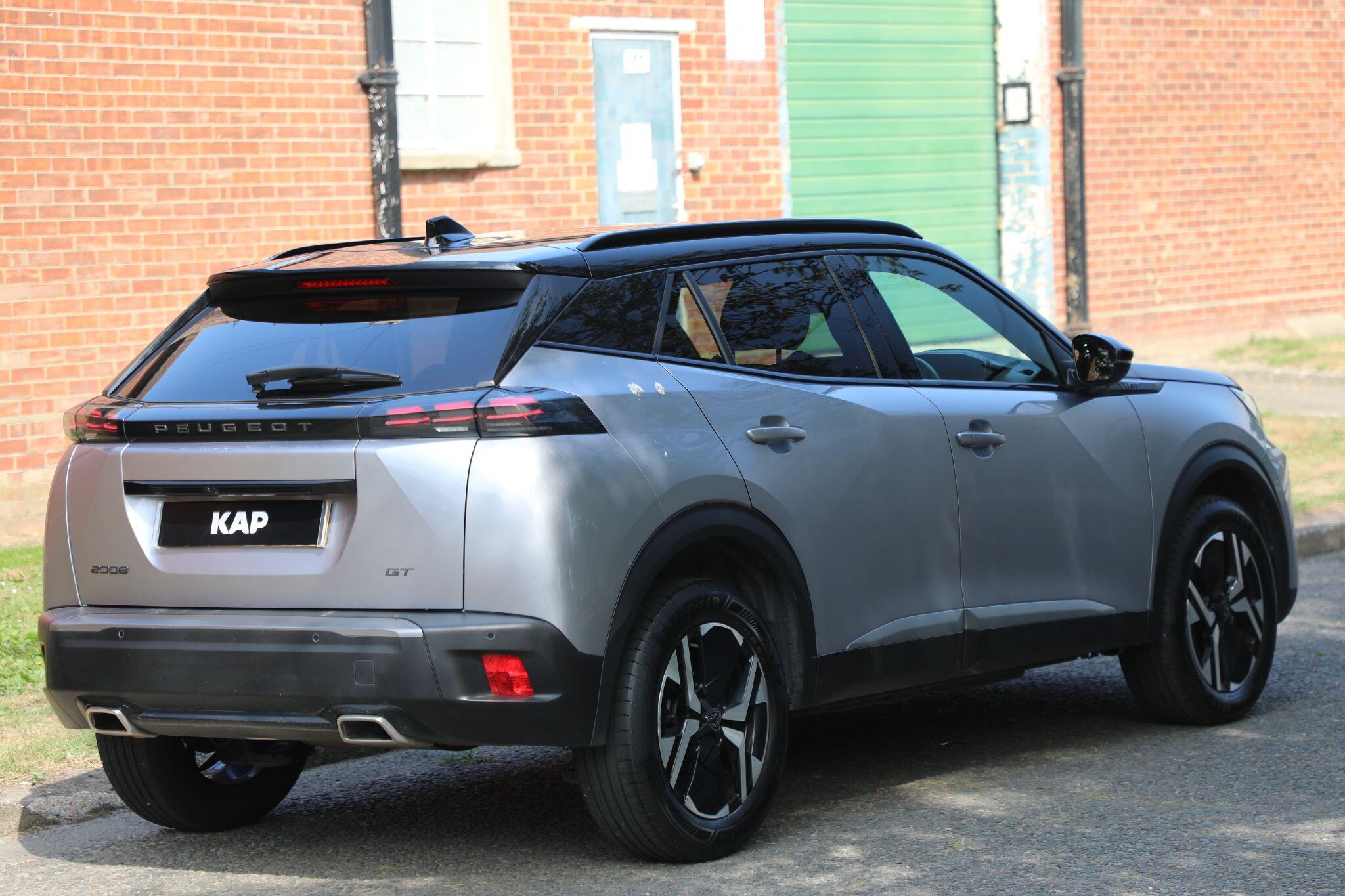 Large vehicle image